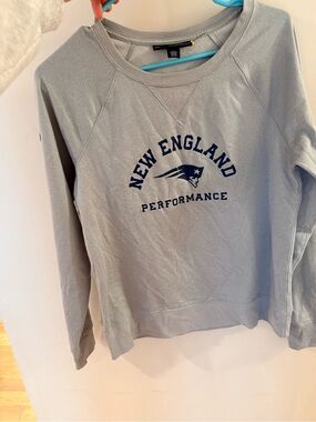 Under Armour Women's Light Gray Crewneck Sweatshirt with Navy Logo